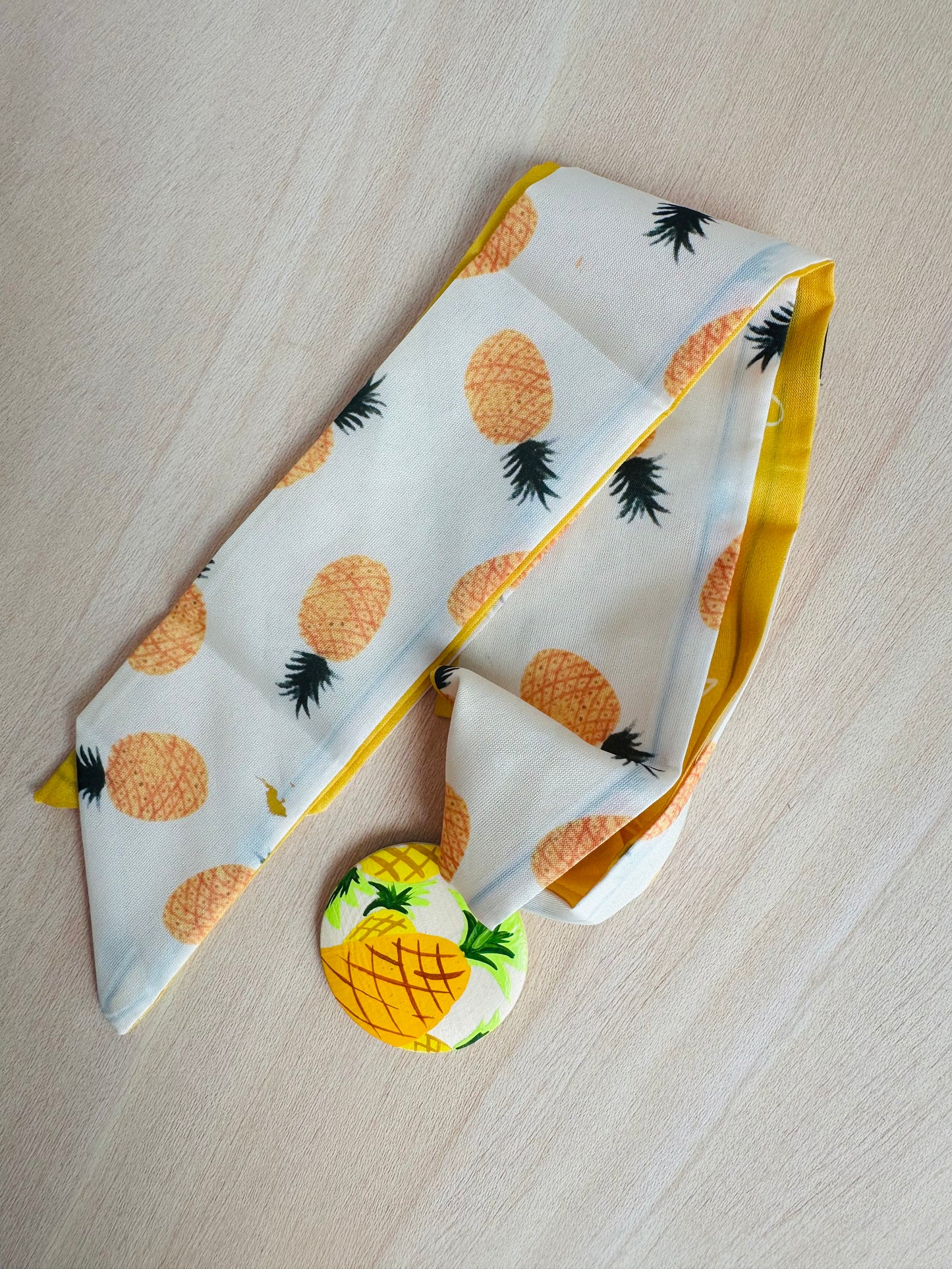 Adorno para bolso de piñas.