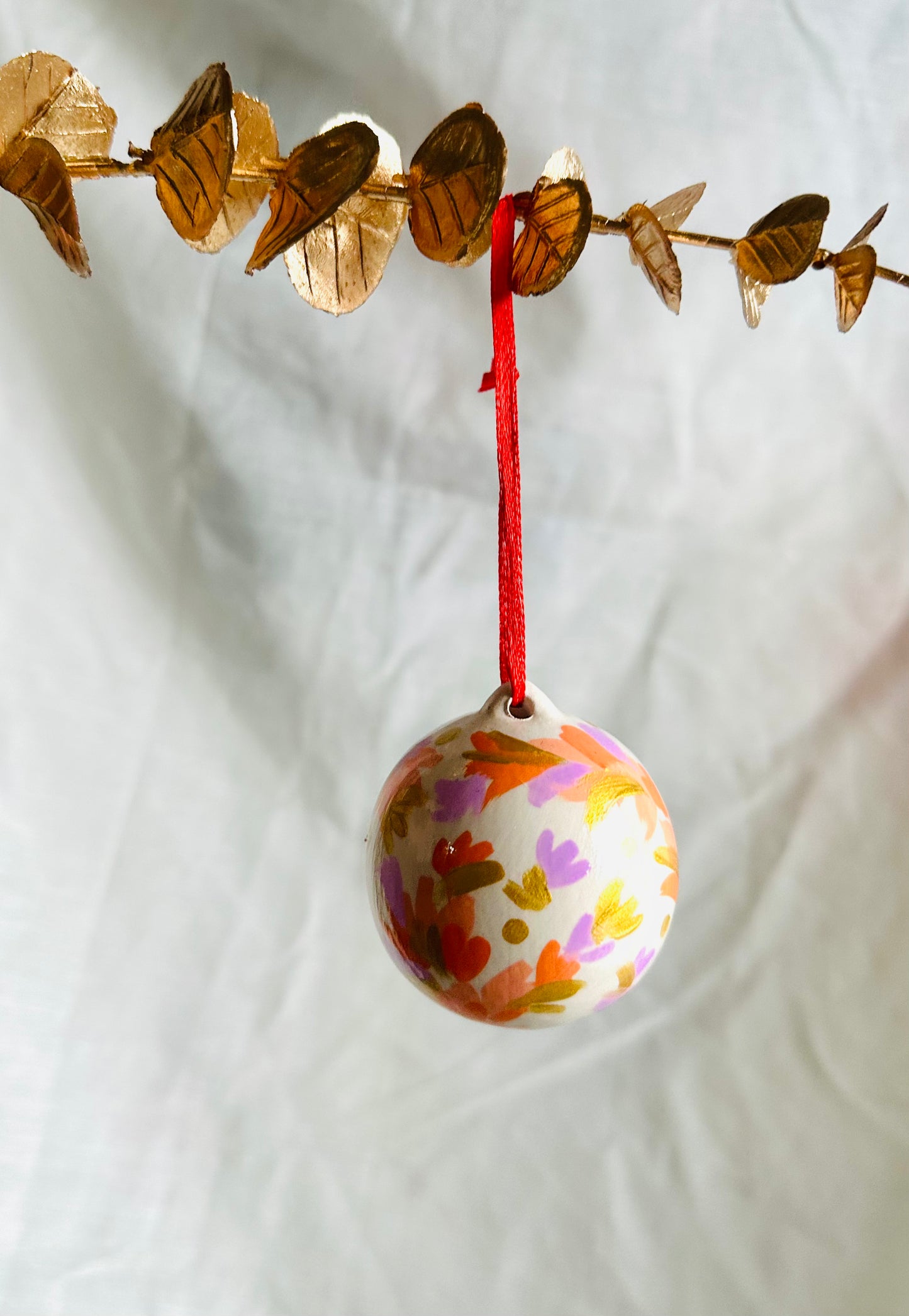 Bola La mas cuqui del árbol.