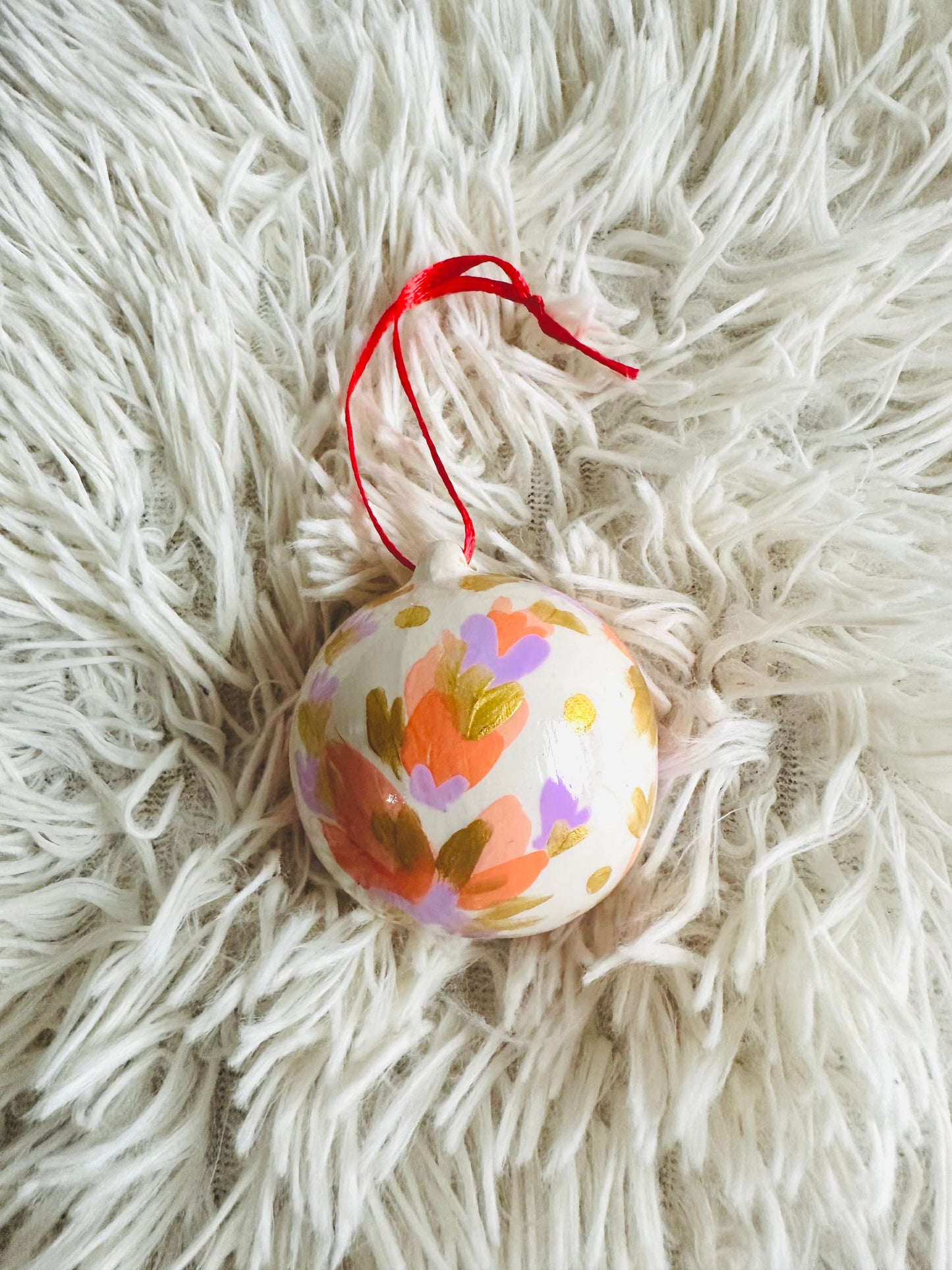 Bola La mas cuqui del árbol.