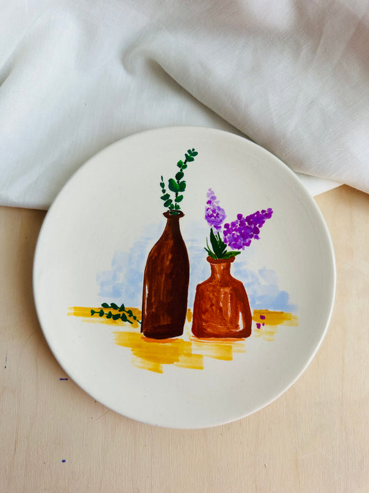 Plato mediano Jarrones y flores.