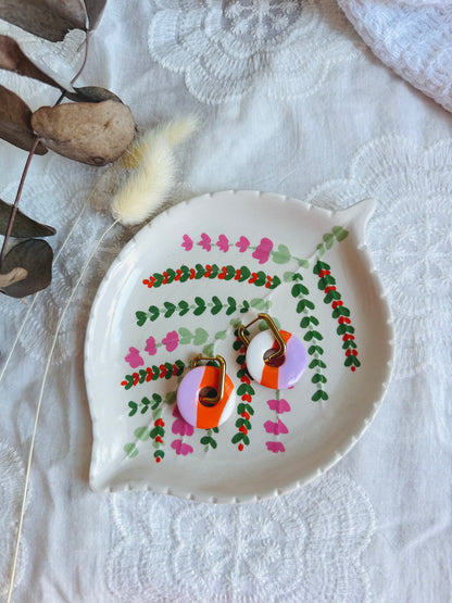 Pendiente donut mediano con aro (con relieve), blanco naranja y rosa bebé.