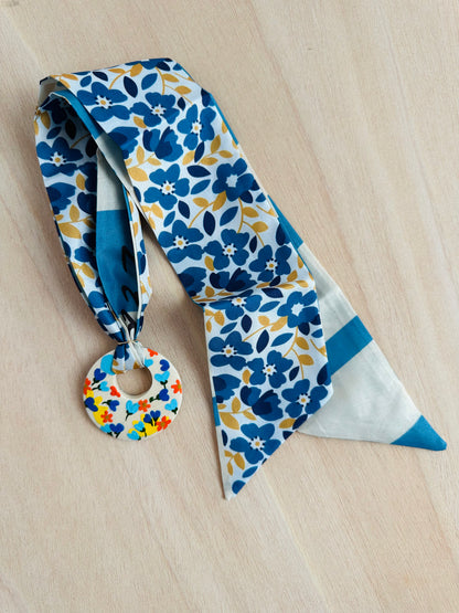 Adorno para bolso flores azules (con agujero).
