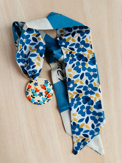 Adorno para bolso flores azules .