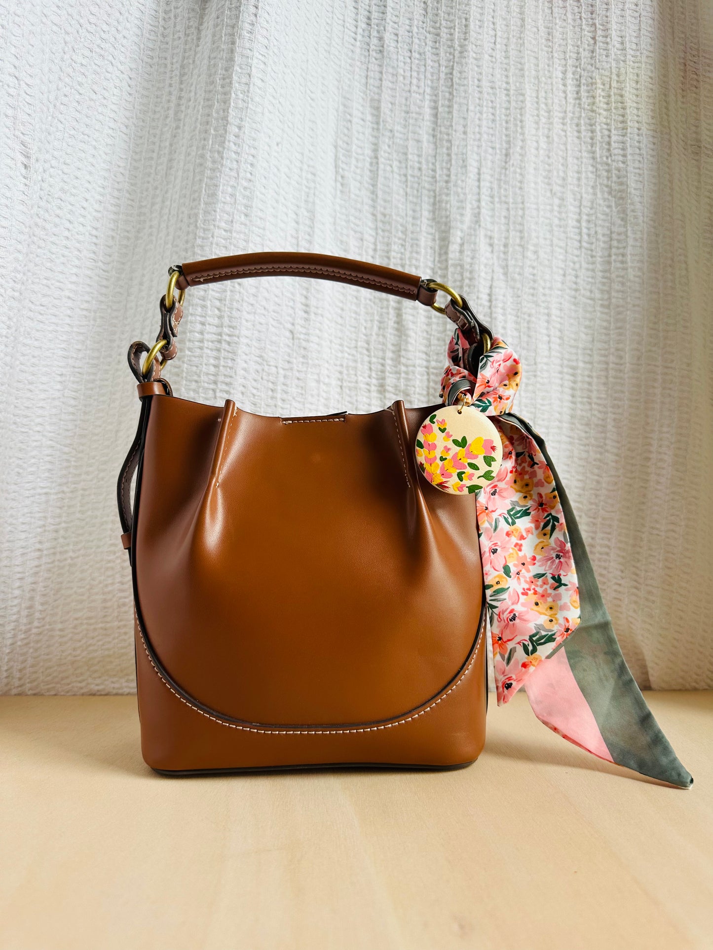 Adorno para bolso flores rosas.
