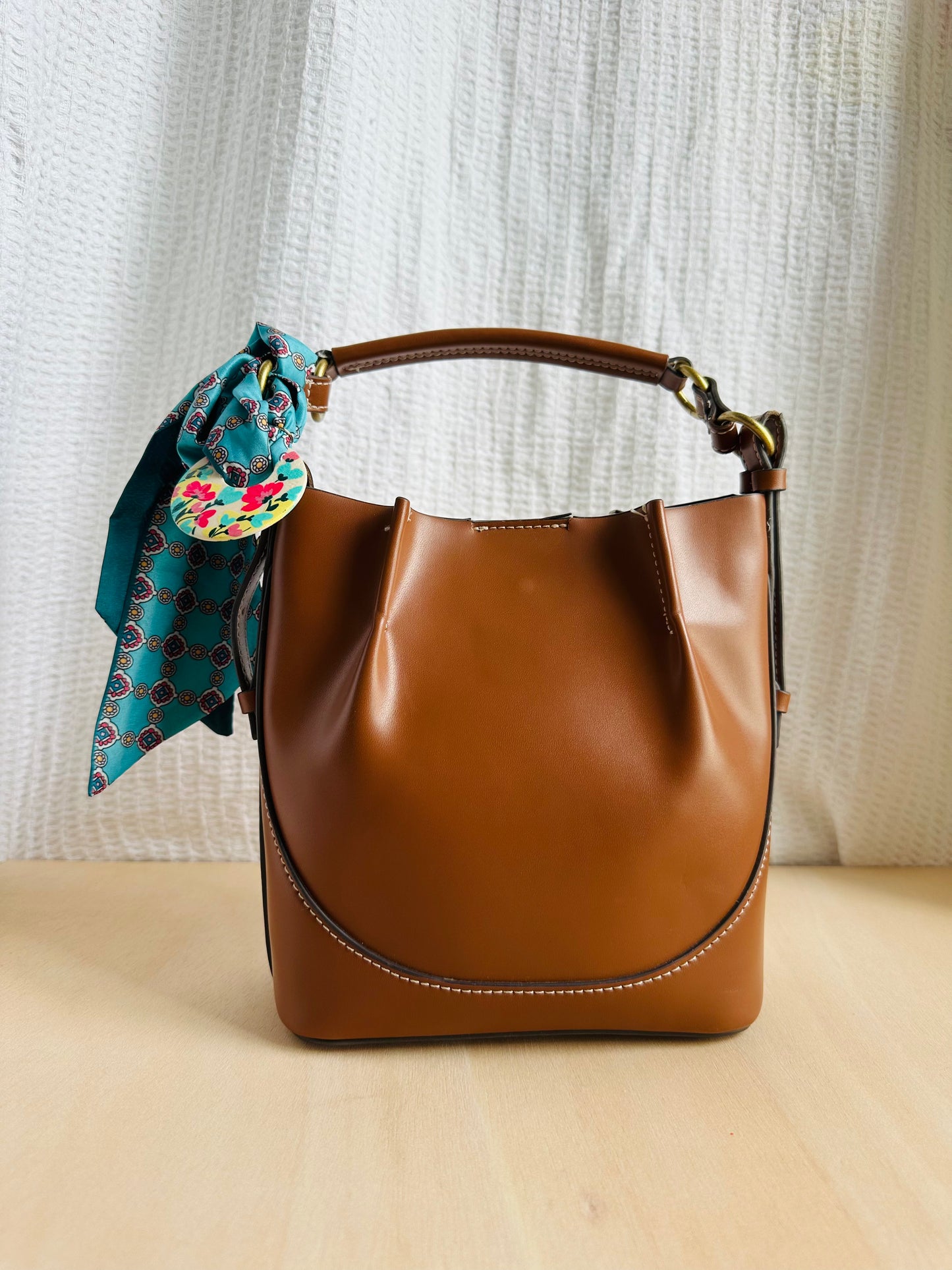 Adorno para bolso turquesa estampado clásico (con agujero).