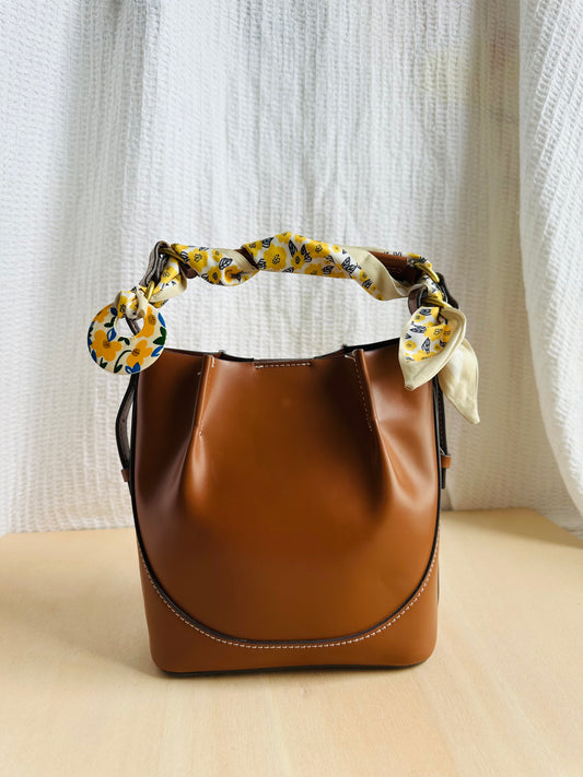 Adorno para bolso con flores amarillas (con agujero).