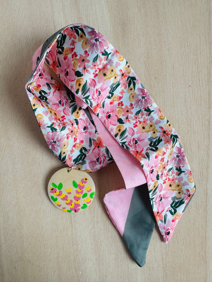 Adorno para bolso flores rosas.
