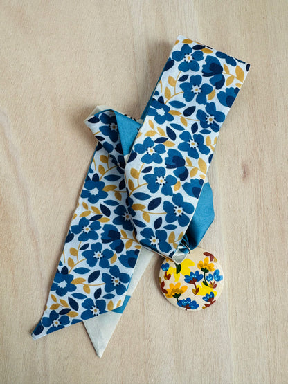 Adorno para bolso flores azules .